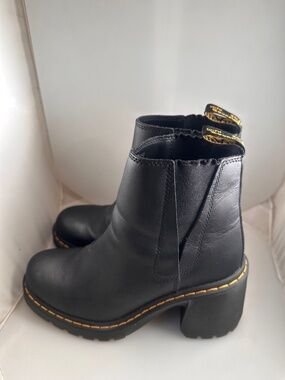 Dr. Martens Spence Leather Flared Heel Chelsea Boots in Size 9